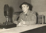 Kate Roberts yn darlledu