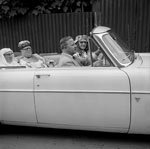 Cynan yn y car Cynan yn y car